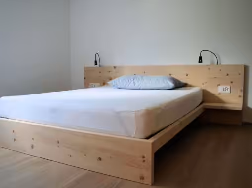 Arvenholzbett schlicht