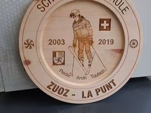 Arvenholzteller gelasert als Geschenk