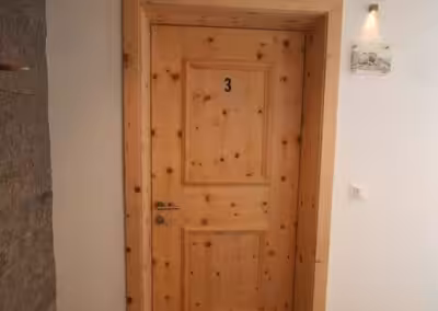 Arventüre gestemmt furniert