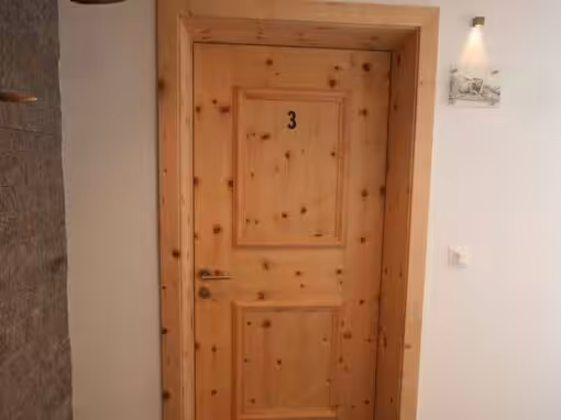 Arventüre gestemmt furniert