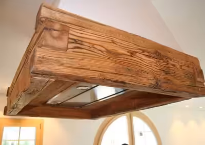 Damfpabzugshutte mit Altholzbalken