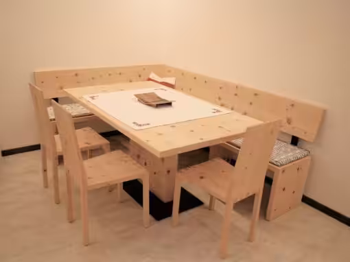 Eckbank Tisch und Stabellen in Arvenholz massiv