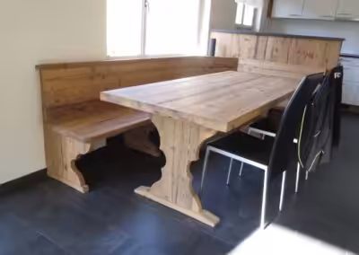 Eckbank und Tisch glatt in Altholz