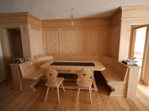 Esstisch in Fichte gedämpft