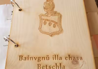 Gästebuch mit Familienwappen