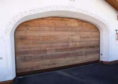 Garagentor mit orginalen Bodenbrettern