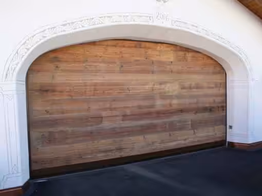 Garagentor mit orginalen Bodenbrettern