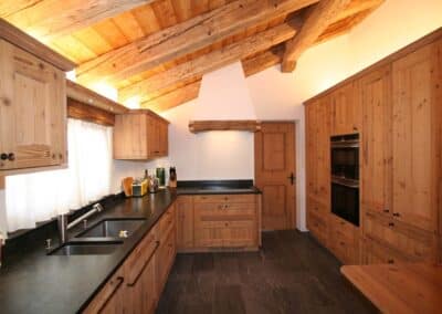 Gestemmte Küche in Altholz