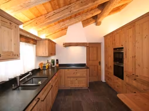 Gestemmte Küche in Altholz