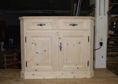 Kommode in Arvenholz gestemmt