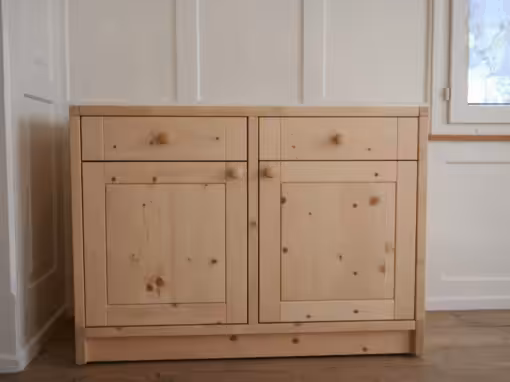Kommode mit Türli und Schubladen