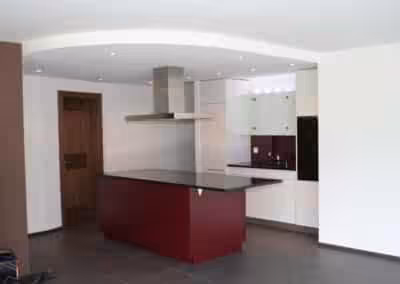 Küche mit zwei Farben kombiniert