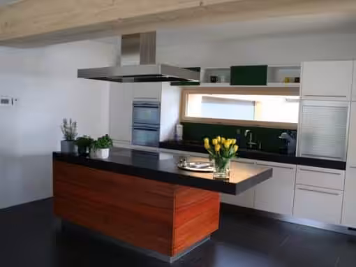 Nussbaumküche liegend