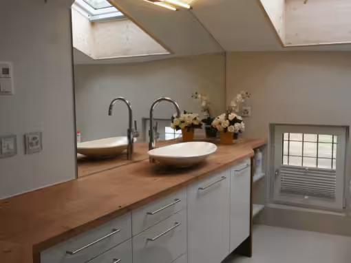 Modern mit Stalllärche Altholz