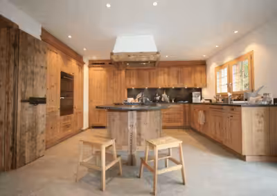 Moderne Altholzküche