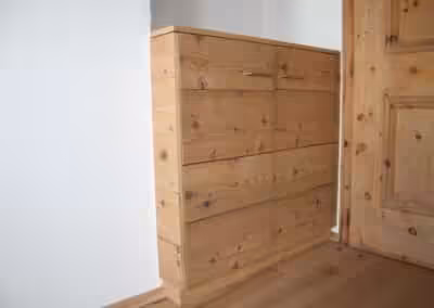 Möbel in Altholz Brettcharakter