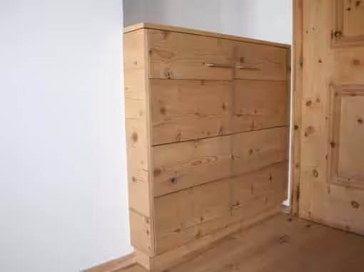 Möbel in Altholz Brettcharakter