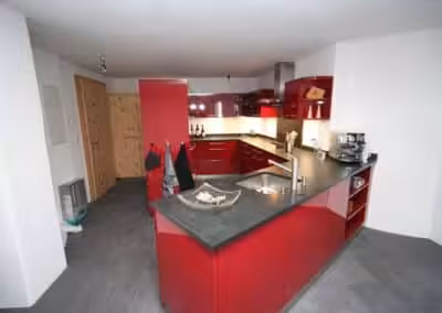 Rot Hochglanz in Kunstharz