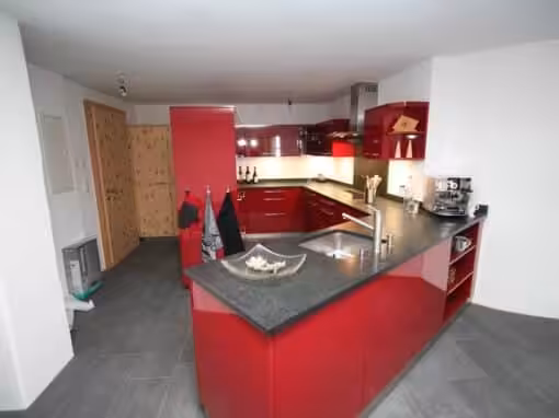 Rot Hochglanz in Kunstharz