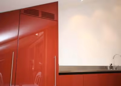 Rot Hochglanz lackiert