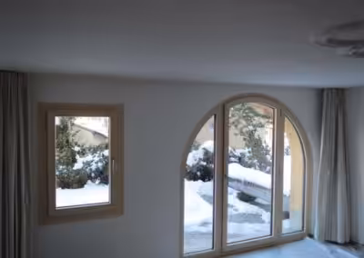 Runde Holz-Alu-Fenster