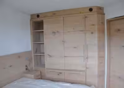 Schrank in Eiche rustikal