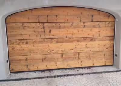 Sektionaltorverkleidungen aus orginalen Bodenbretter