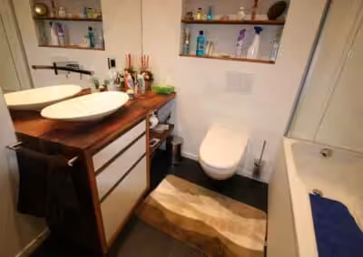 Stalllärche mit weissen Fronten