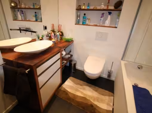 Stalllärche mit weissen Fronten