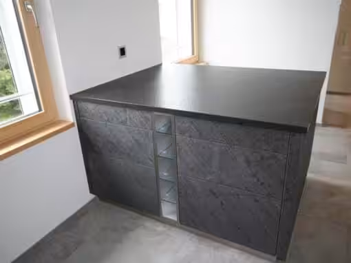 Steinfronten in der Küche