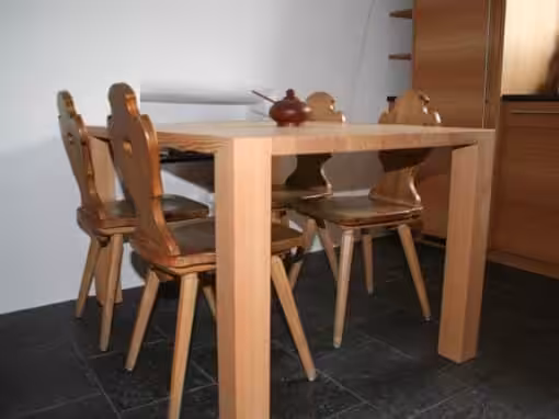 Tisch in Lärche massiv