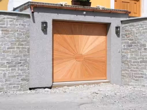 Torverkleidung in Lärche massiv