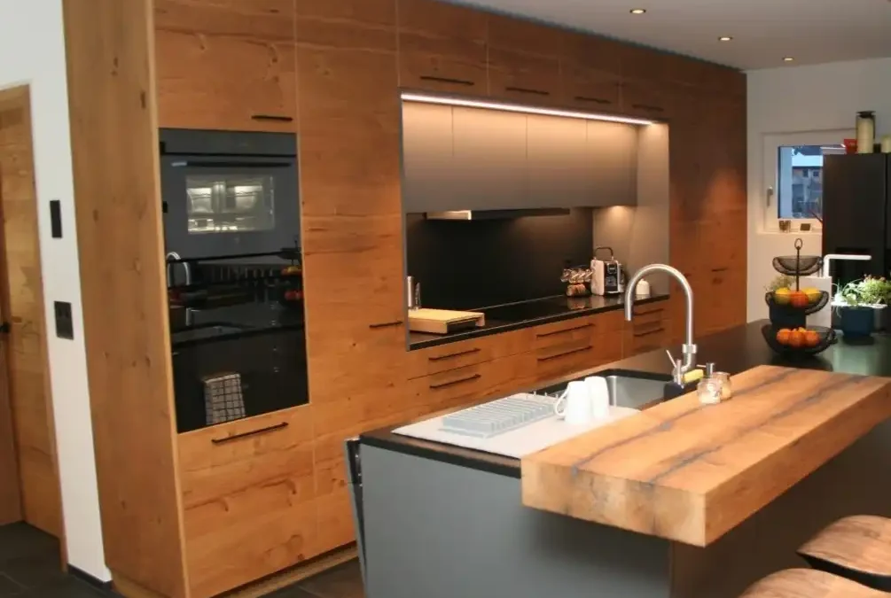 Küche mit Eichenholz