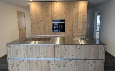 Küche in Lärchenholz